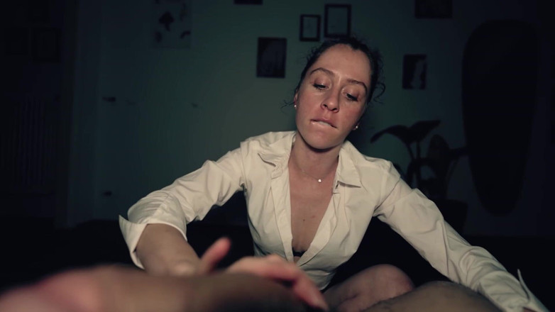 Tate: Un orgasme ruiné nourrit une extase sauvage et implacable