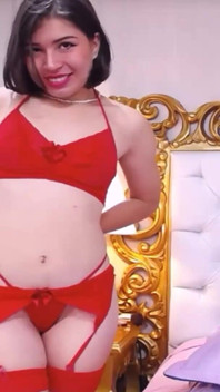 Brunette berambut pendek panas menggosok memeknya yang terangsang