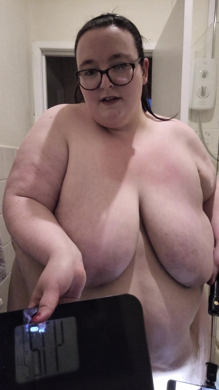 SSBBWLadyBrads: 8月下旬の裸体重測定