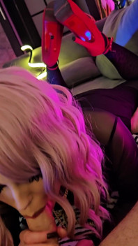 Nasadila Si Růžovou Paruku, Udělal Jsem Pro Ni Focení a Ona Mi to Oplatila Ledem a Nechala Se Udělat Na Obličej