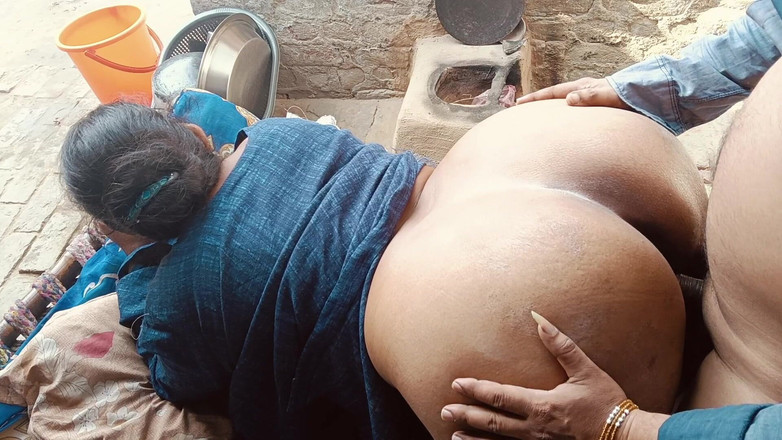 Yourgeeta8899: Mătușa desi din sat a fost futută foarte iubitor de...