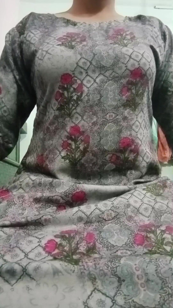 Gaurisissy: Indický gay crossdresser gaurisissy vypadá jako žena v domácnosti v Salwar...