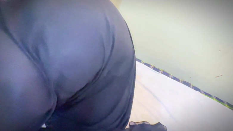 Aria Mia: Мусульманська арабська гаряча покоївка в хіджабі хоче трахнути велику дупу, і вона хоче хлопця, який може знищити її волохату пизду