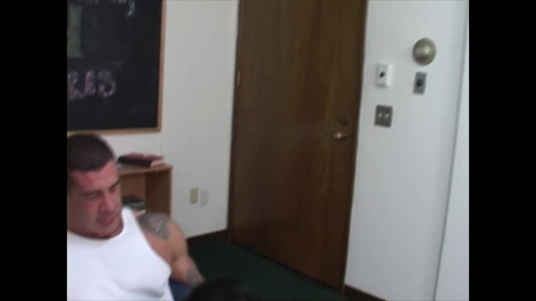 Dirty Lesbian: 亚洲青少年模特喜欢她的屁股和自动取款机