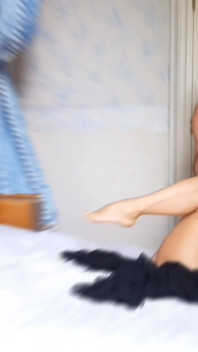 Jocurile sexuale ale Selenei cu Bollywood Music