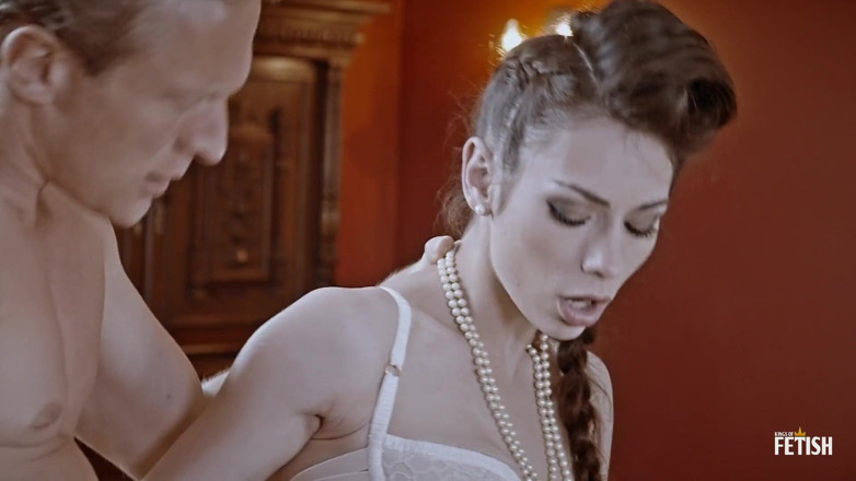 Family Role Playing: Une brune sexy se fait détruire le cul par un...