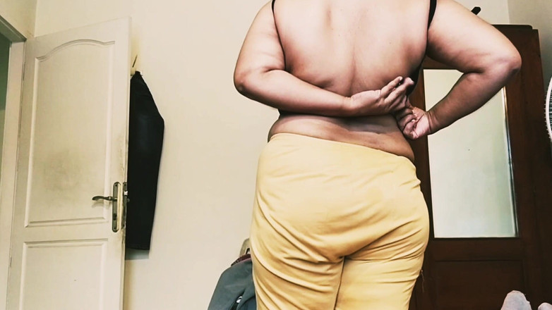 KIRAN Melon: Bubble Butt Desi