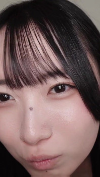 Schattige Japanse newhalf Aki Ura spuit overal terwijl ze wordt vernietigd door een enorme buitenlandse pik