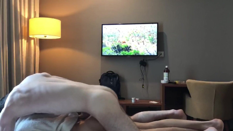 ViliSari: 渴望鸡巴的男孩需要种子