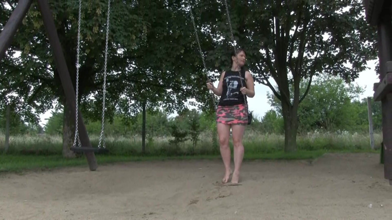Yvette xtreme: Barfota efter regnet