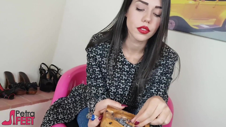 Smokin Fetish: La bellezza italiana ama fumare i sigari