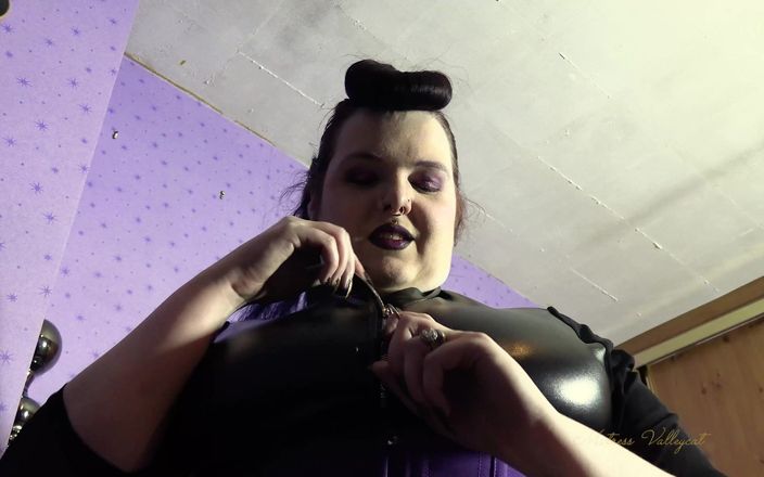 Mxtress Valleycat: Fumer dans mon corset violet