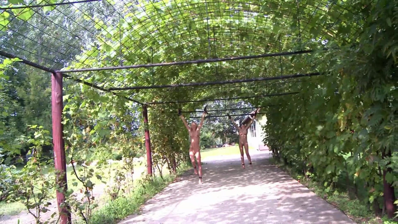 Maledom Austria: EXOTIC FRUIT