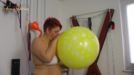 Anna Devot: The ride on the huge yellow balloon