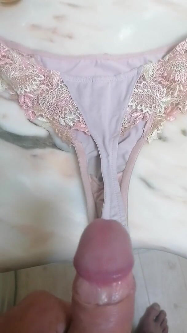 Solo: Di celana dalam thong nyonya