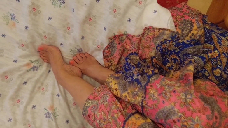 Selena701: Amatérská blondýna a dospělá manželka si užívá orální sex