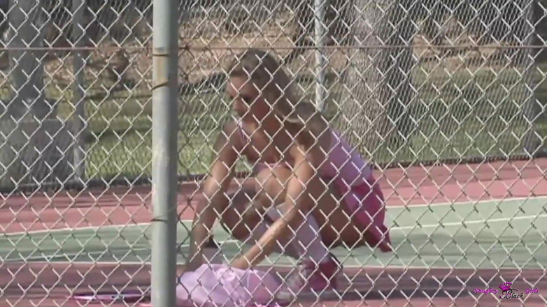 Naughty Black Girls: Memek sempit cewek hot rambut pirang ini dientot habis-habisan sama...