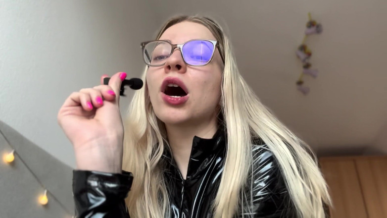 Goddess_Bella_Rae: Az önce kadın kılıklı olarak teşhir ettin! Asmr Rol Oyunu