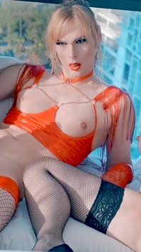 Super chica masturbándose