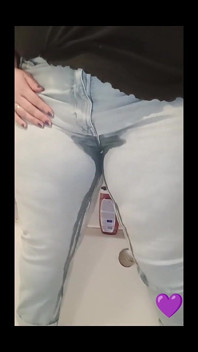 Kencing di celana jeans saya