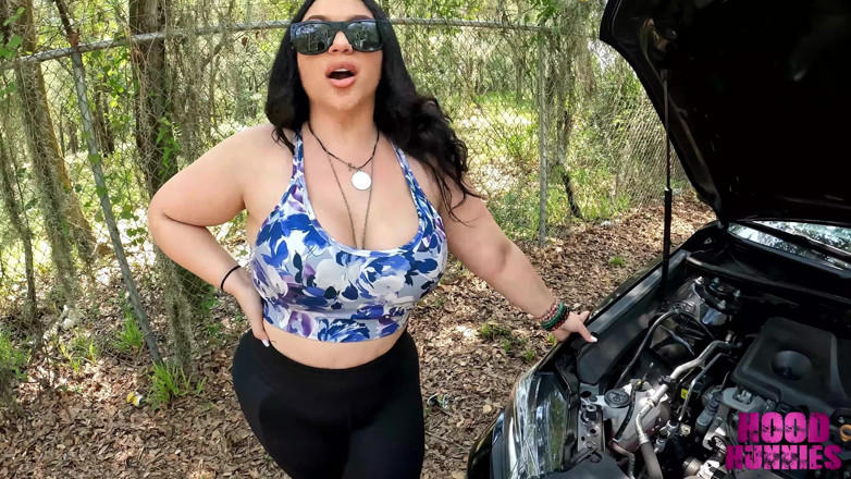 Hood Hunnies: Mandi May are o mică problemă cu mașina