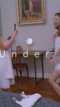 My18teens - dos chicas lesbianas sexy se divierten sacudiendo sus coños