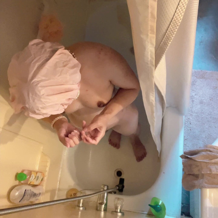 sweethanajapanese: Hot Weather Hana Need Cool Down Her Body