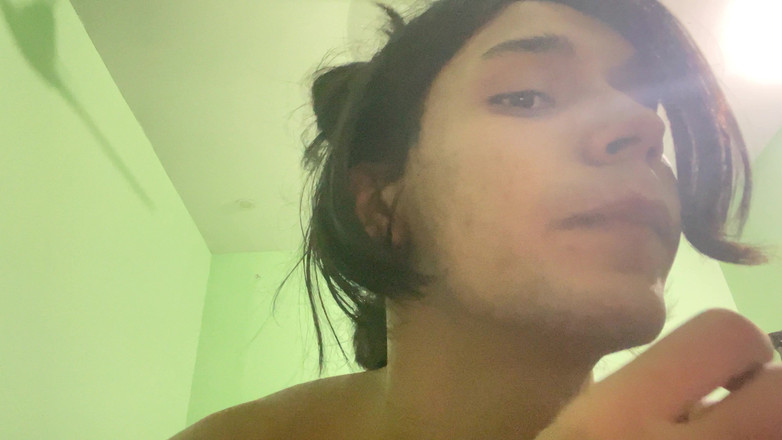 FancyShower324: Üvey kardeşim çok yorgun görünüyorsun sana sakso çekmeme izin ver