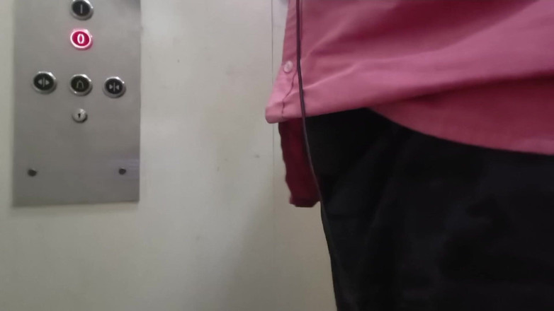 CarvingShovel: Tamil Boy in Lift