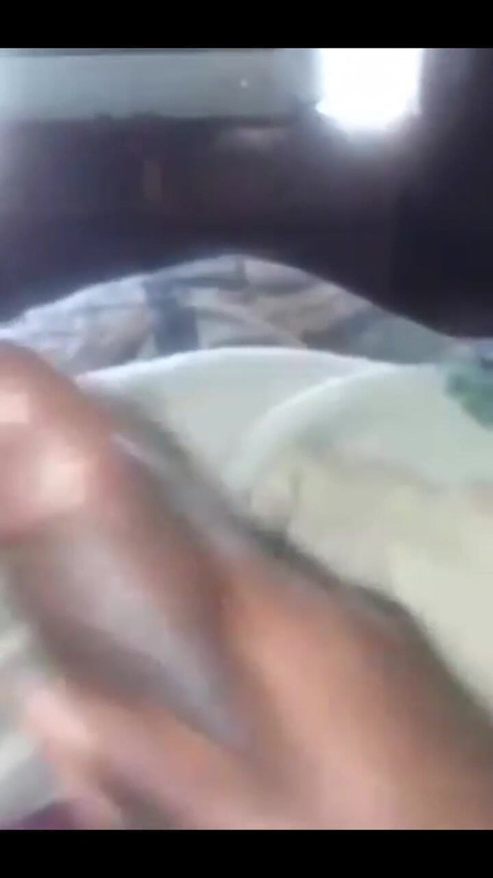 Haydenbbc: Masturbace s velkým černým pérem