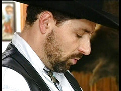 Lucky Cooch: 黑发荡妇喜欢被粗暴地操