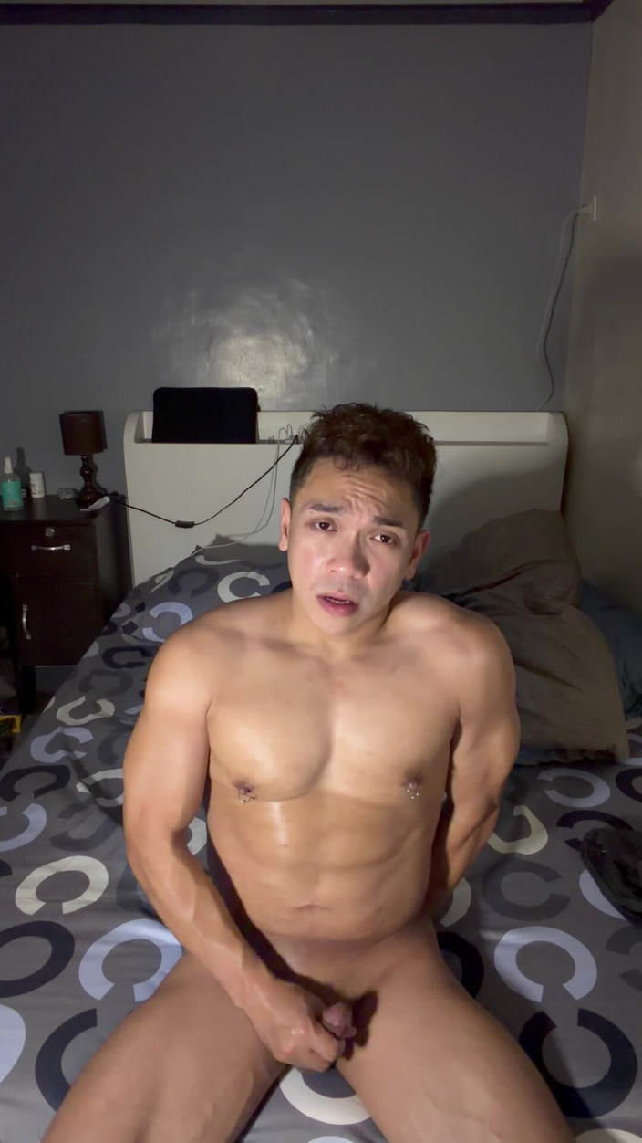 The Fitmaster: Quente filipina rabuda se masturba em chuveiro fumegante