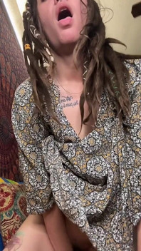 家庭派对上的吸烟者让你欺骗你的女朋友
