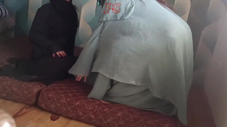 Pstarindia123: Dva muslimští bhabhi nosí burqas got fucked společně v nuceném...