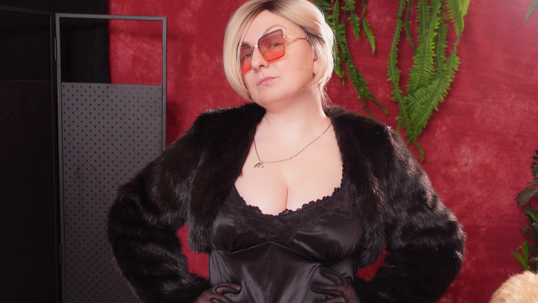 Arya Grander: Koleksi kot bulu panas - bahagian 2. Fetish MILF Arya Grander