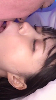 第3部分 张开的腿女孩为任何掌握了臀部摆动的大胸脱衣舞娘张开