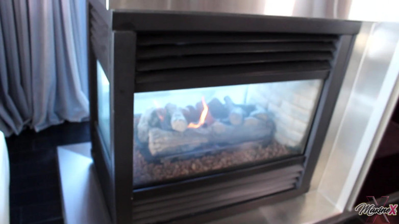 Maxine X: Maxine X Punded hluboko a tvrdě obrovským černým ptákem