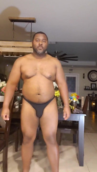Cewek gemuk kulit hitam dengan celana dalam thong sepong kontol
