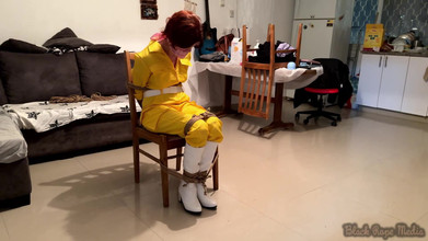 Miriam Slave: Cosplay April O'neil Dikurung Di Kursi