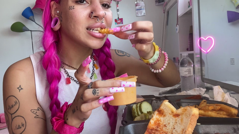 Nali Marie: Mukbang makanan pedas Vlog Extra Hot Mozzarella melekat