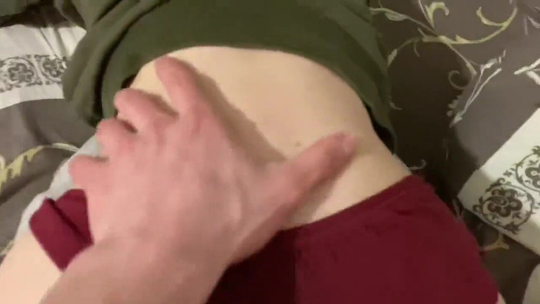 MaybeNatty: Aku membangunkan saudara tiriku dengan penisku. Amatir rumah. Remaja 18 tahun...