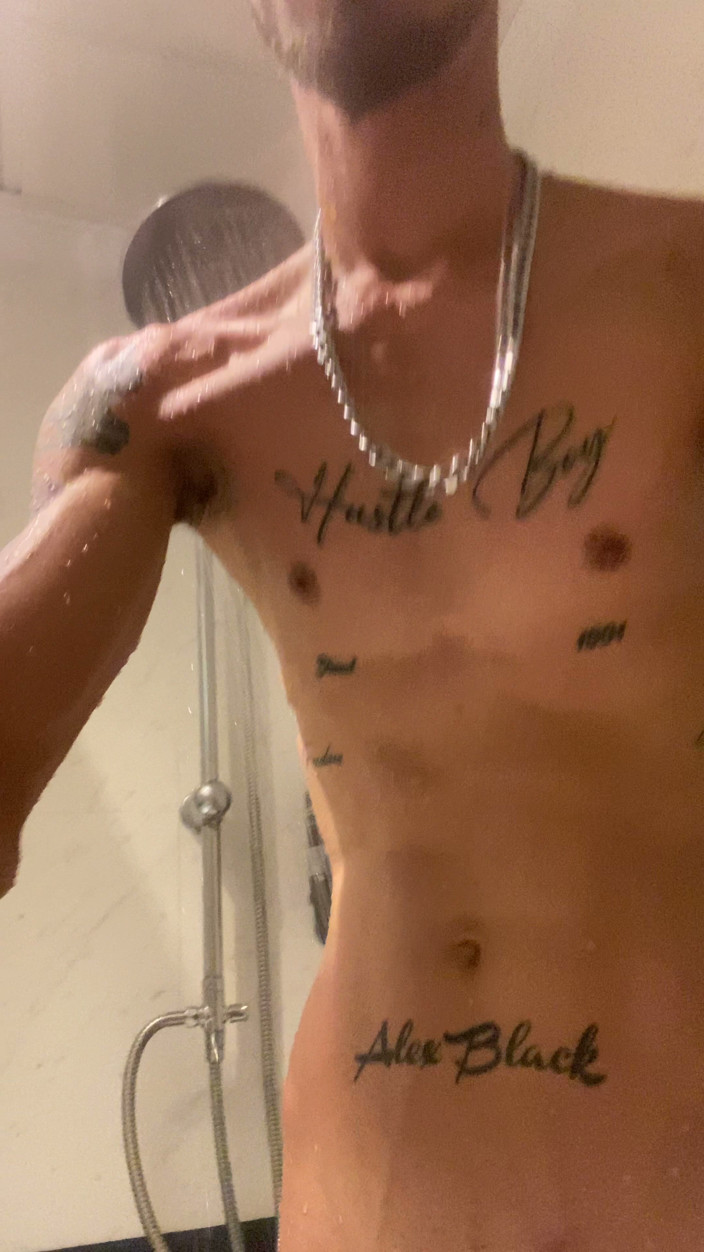 AlexxBlackk: Shower and Masturbate in Hotel