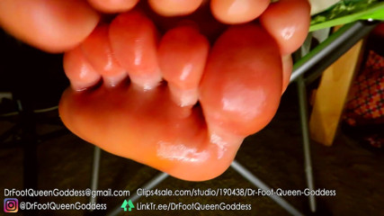 Dr. Foot Queen Goddess: Wet oil sole rub part 2