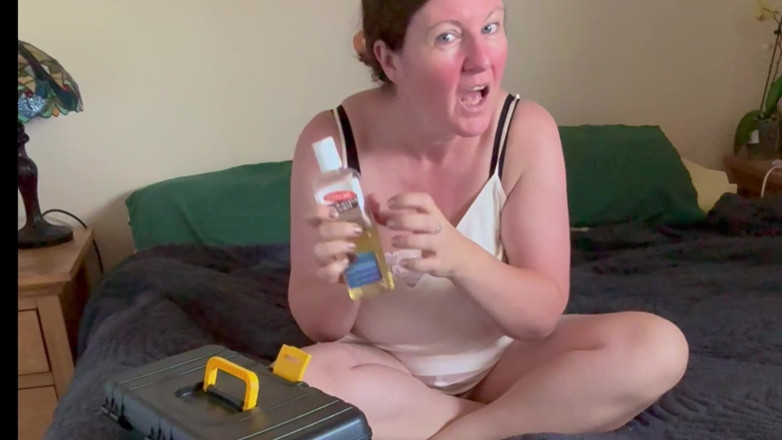 Frequent masturbation: Absolutely Covered in Oil Enjoying Some Play Time