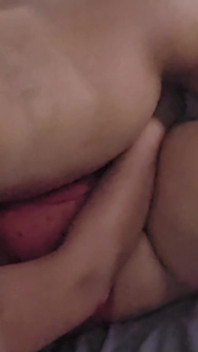 Sexy geil eigengemaakt amateur-Desi-koppel neukt op Valentijnsdag. Romantische seks met lading kreunen en orgasme.