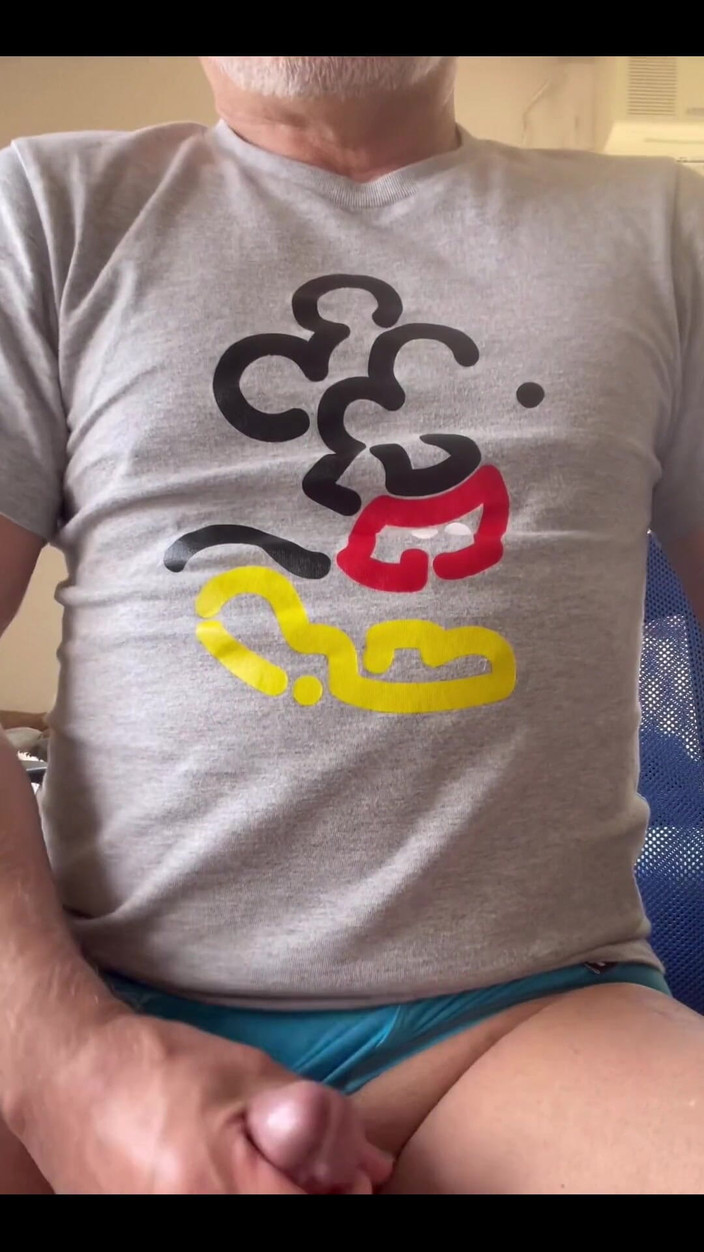 Japanese daddy: Masturbuje v mém spodním prádle