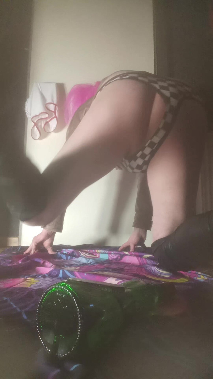 JujuTV: Con đĩ phục tùng femboy cưỡi một cái chai cứng