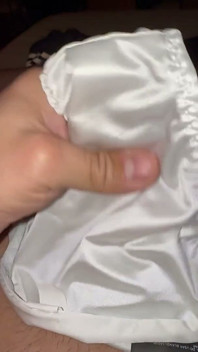 Seluar dalam sutera putih dikongkek