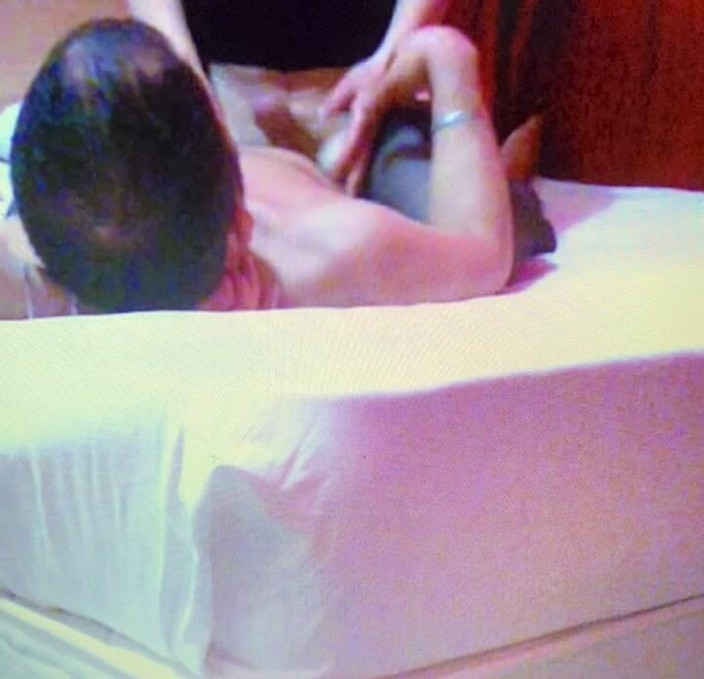 Mudur_bey35: अगर मेरे पति सुनते हैं, तो वह हम दोनों को चोदेगा, भाग 3