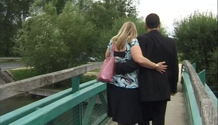 THAGSON MATURE: Une MILF blonde mature se fait baiser dans la buanderie